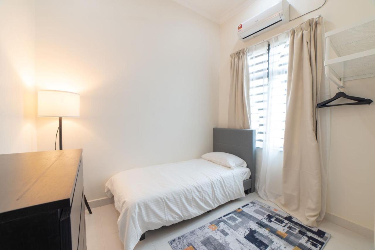 Hilmera Guesthouse Куантан Экстерьер фото