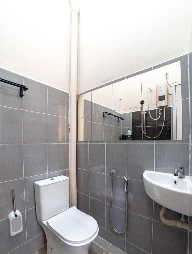 Hilmera Guesthouse Куантан Экстерьер фото